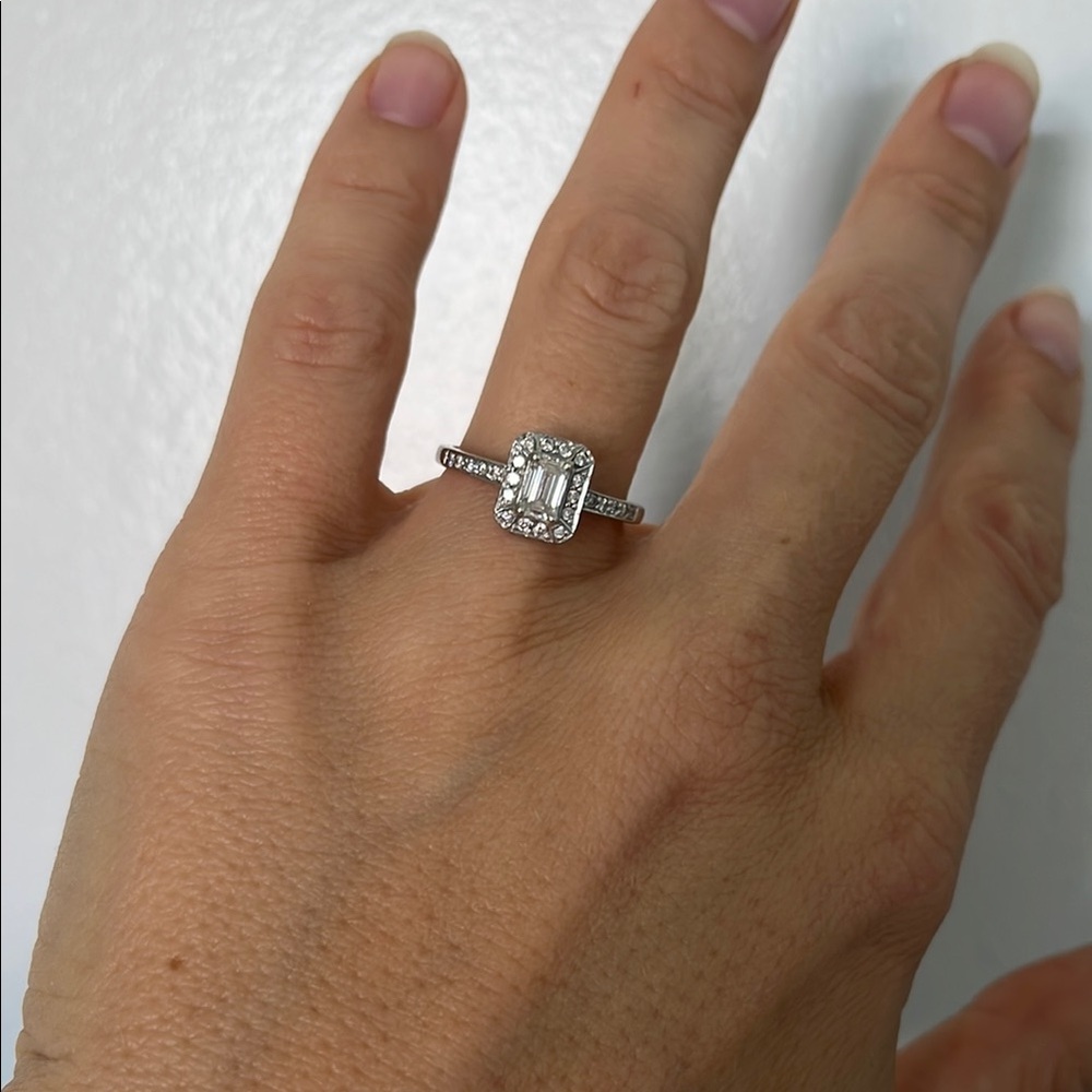 Elegant Silver Ring with Clear Stones